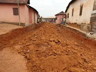 Bonkagyei - road excavation through the community