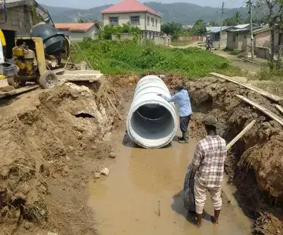 Culvert at Mallam Abotare - laying concrete pipe culvert